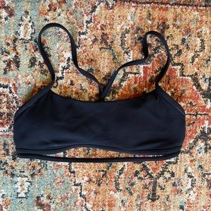 Lululemon sports bra, size 6 cute straps - pads in
